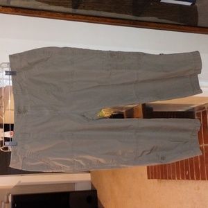 G.H. Bass Women's Khaki Capri Pant Size 16